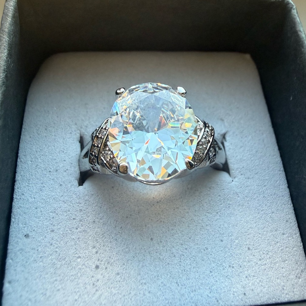 NWT Pretty Bird Jewelry 14k white gold plated statement ring fully adjustable